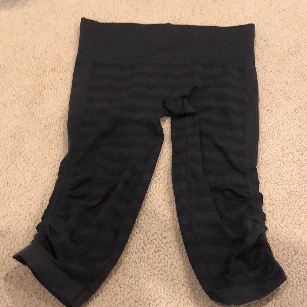 Lulu lemon Capri leggings with scrunch on side